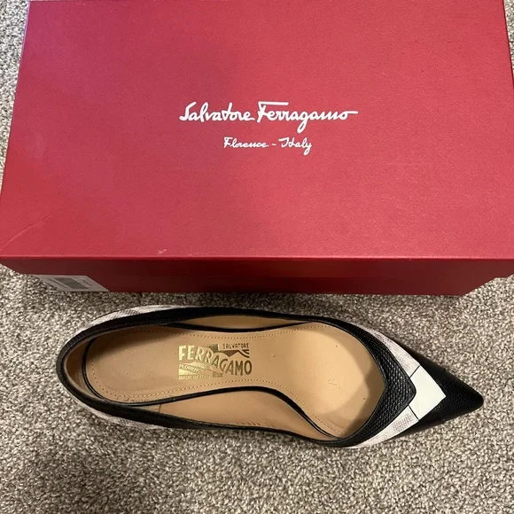 Salvatore Ferragamo black leather heels - Picture 8 of 11
